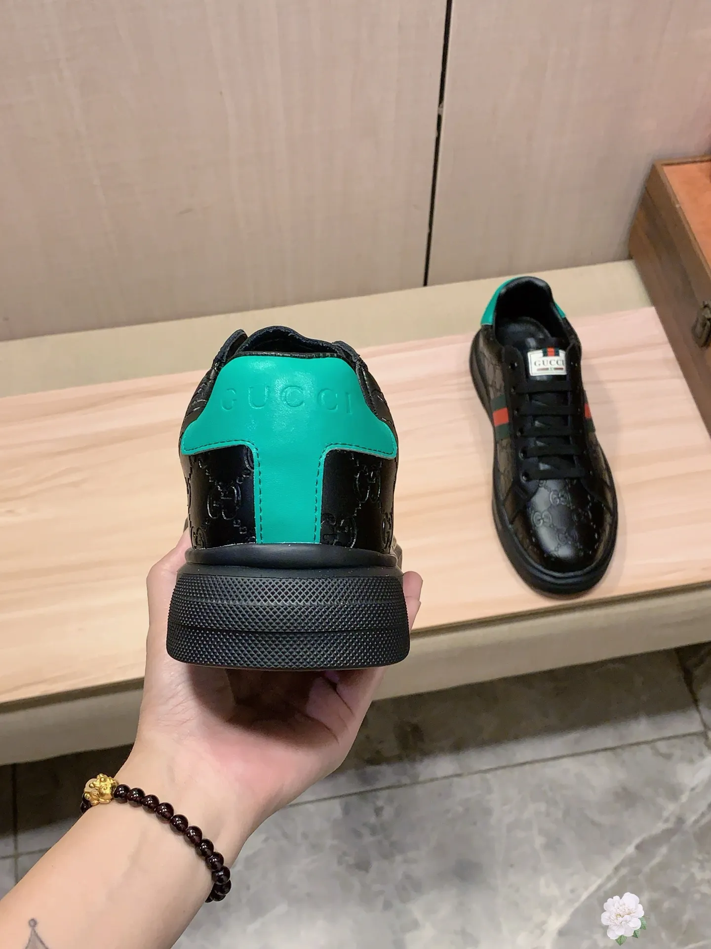 Men's men's shoes💰420💰💰🎩🎩[Lightning][Lightning] "Gucci*" latest • popular casual shoes, top brand [seduce] luxury ~ purchasing agency, top ~ quality. [Strong] The upper is made of imported breathable cowhide with fabric material ➕ Breathable sheepskin feet (•) and fine workmanship. The original stylish and stylish soft rubber wear-resistant and non-slip outsole is light and comfortable on the feet. The real thing looks better when photographed in person. 111: code: 38-44, 3️⃣ colors selected